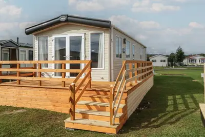 Image de Yew, pet friendly, with a garden in Denny