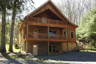 Image de Charming 3-bedroom log home with detached game and activities space