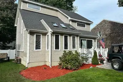 Image de Modern 3-bedroom house in beautiful and historic Bristol, Ri. WiFi, Ac.
