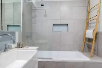 Image de Charming 3br Queenslander with Backyard and Play Area