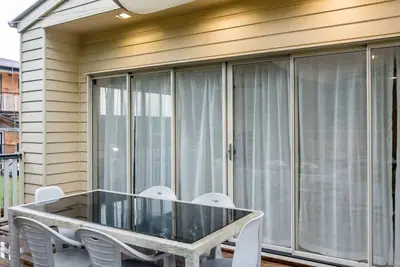 Image de Modern Top Floor 2br With Private Deck