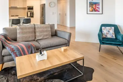 Image de Stylish Central City Retreat with Pool Parking