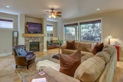 Image de Family Friendly 4-bdrm house in West Bend - Walk Everywhere