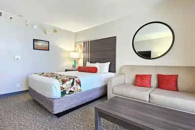 Image de Comfortable Studio at The Palms with Pool, WiFi & A/C - Sleeps 4 guests / 819
