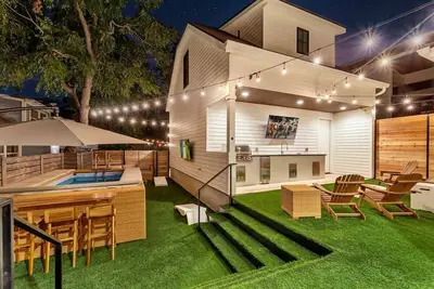 Image de Sleeps 19 | Pool | Game Room | Luxury 5br Retreat