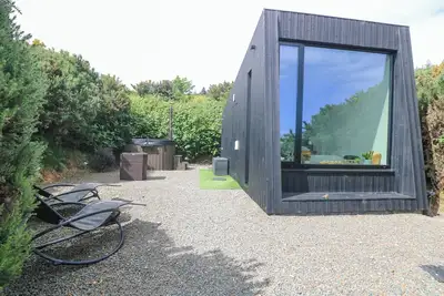 Image de Sunriser, romantic, with hot tub in Ballymoney, County Wexford