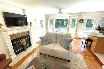 Image de Ocean Breeze Bungalow Beaches Trails Golf all within 10 min or less.