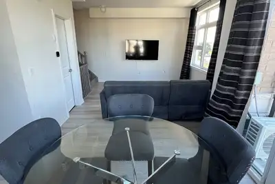 Image de Luxurious townhouse condo yyz