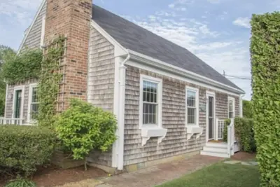 Image de Charming 4-bedroom/2 Full Bath cottage in Brant Point location with WiFi, Ac