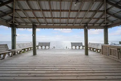 Image de Waterfront Fairhope Home / Private Pier, Bayfront Views, Screened in Porch