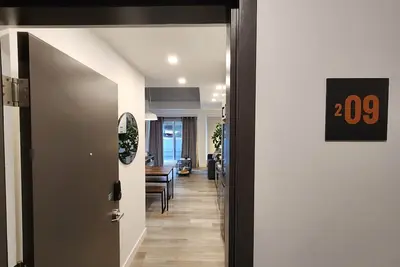 Image de Au cœur de la ville, logement urbain, moderne, confortable et tout équipé.