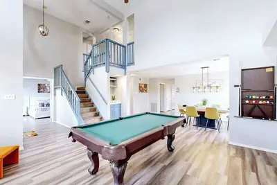 Image de Newly Upgraded 4br 2. 5ba family- friendly home