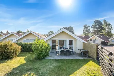 Image de \"Hedde\" - 100m from the sea by Interhome