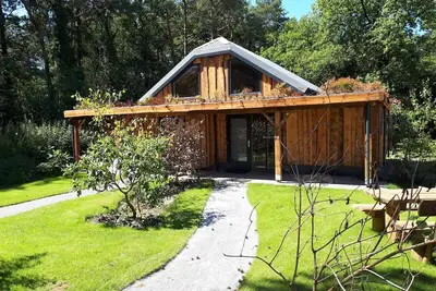 Image de Discover the unique vacation cottage \"de FietsInn\" on the Norgerberg in Drenthe.