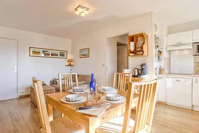 Image de Appartement 2 chambres avec balcons et parking à Cabourg