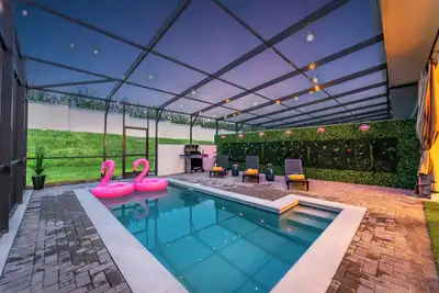 Image de Fully Renovated! 5/4. 5, Heated Pool, 9 mi. to Disney, Lazy River and Waterpark!