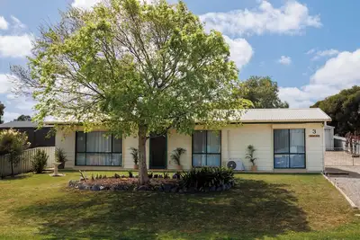 Image de Pet Friendly Coastal Village Getaway - perfect for couples or small families