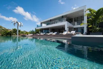 Opulent 6 Bedroom Ocean View Villa with Pool