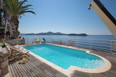 Image de Tranquil villa with 4 bedrooms, sea access and WiFi, Ac in Lozica
