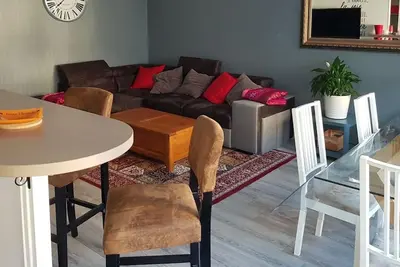 Image de Proche centre, Chic et Cosy appartement de 80m²/ 2 grandes chambres+1, park free