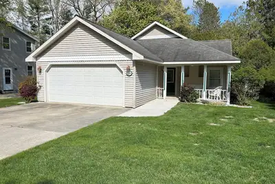 Image de Charming 4-bedroom - 2 bath house in the beachfront community of Pentwater!