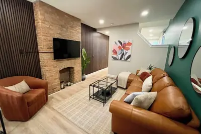 Image de Modern Victorian! King bed! -Short North Location-