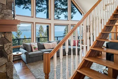 Image de Amazing Lake Pend Orielle Views! Hot Tub! Private Island access w/ 30 day stay!