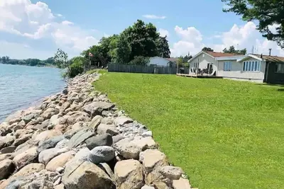 Image de Waterfront Cottage Moondance