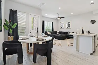 Image de Elegant Fall Home:  Fast Wi-Fi - Memorial