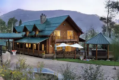 Image de 6k Sq ft Lodge sleeps 34 on 20 secluded acres in Beautiful Oakley