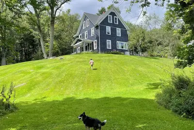 Image de Delightful 5-bedroom house with WiFi, Wbfp, acres of woods and fields in Roscoe