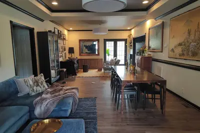 Image de Charming 3-Bedroom, 2-Bathroom Home with Modern Updates