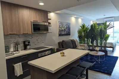 Image de 113 Rocks, Perfect location for business and having everything within reach.