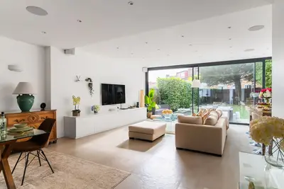 Image de 4 Bed 4 Bath House\/Parking\/Jacuzzi\/Garden