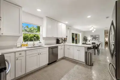 Family-Friendly Oasis! Newly Remodeled, Near Uf!