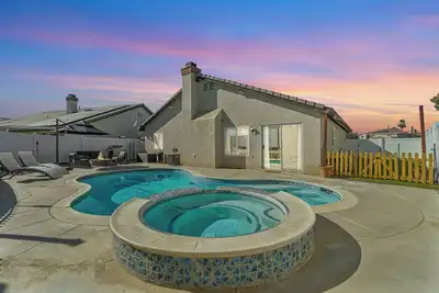 Image de Hemet Haven, Hot Tub, Heated Pool Option, Backyard, Arcade, Game Room, Bbq Grill