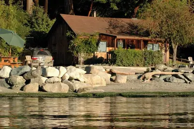 2br Beachfront Cabin w/ loft - steps from prime west-facing beach!