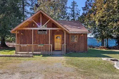 2br Ocean View Cabin - 1 min walk to world class beach!