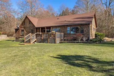 3br Ocean View Farmhouse - 1 min walk to prime west-facing beach!