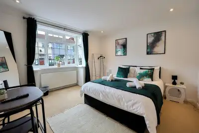Image de 6 bedroom Town House in Slough Central