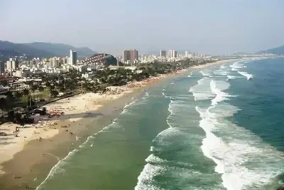 Guarujá Enseada, close to the beach and shops