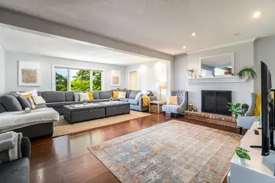 Image de The Galt Guest House - Family friendly house close to downtown. Beautiful yard!