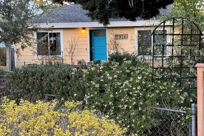Image de Pet friendly Bungalow in Walkable Neighborhood with WiFi
