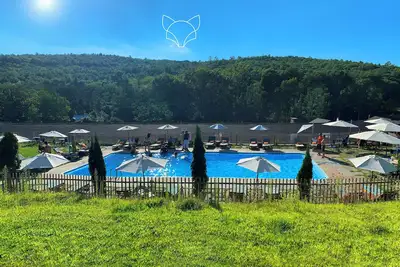 Image de Spacious river front get-away with pool next door!