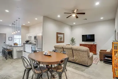 Image de Private Patio: Townhome By University of Arizona!