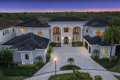 Image de The Luxury Bowling Mansion | Luxurious 9br Mansion with Arcade, Bowling Alley