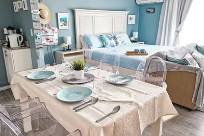 New Stunning Ground Floor Beachfront Studio in Coral Beach, Grand Bahamas