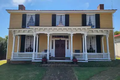 Image de Historic home, Sleeps 10, Vir 2 miles, Hyco lake 8 mi. , Fire Pit, Historic Milton