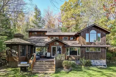 Image de Fabulous Chandos Lake Getaway- Family-Friendly, Pet-Friendly, Game Rm, 2 Docks!