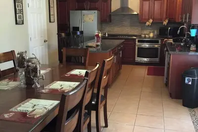 Image de Town and Country Living, 3 bedroom 2 full bath home with all the amenities.